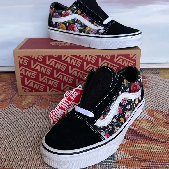 Vans WMNS Old Skool
(Lux Floral) Digi Floral/
VN0A38G1U5H
Sneakers - Picture 15 of 16